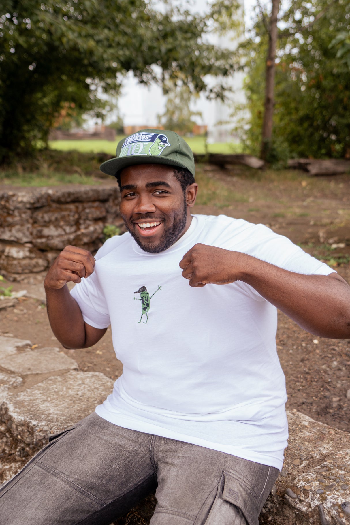 This is an Exelent Pickel White T-shirt